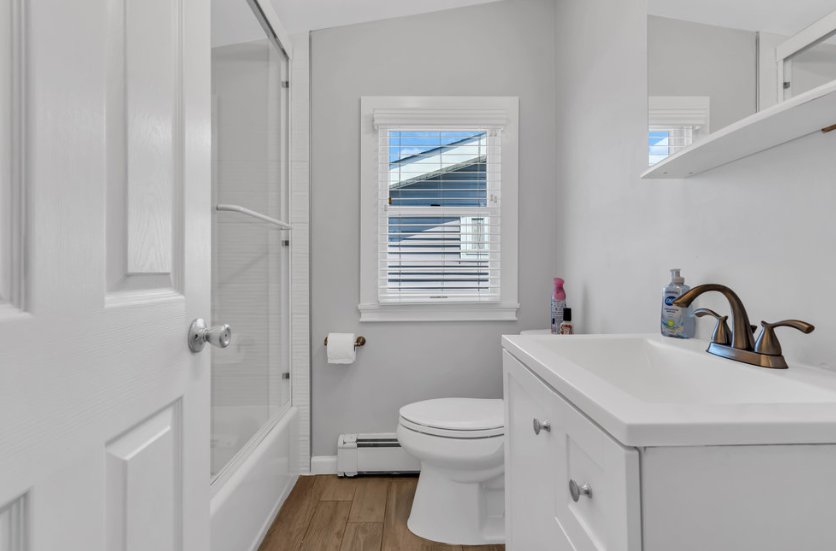 Updated cottage across from the beach & boardwalk Has parking photo 8