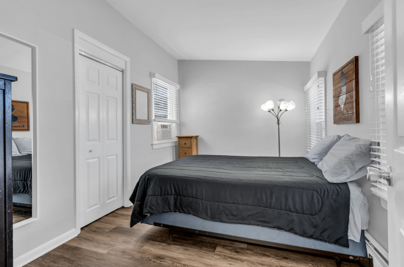 Updated cottage across from the beach & boardwalk Has parking photo 7