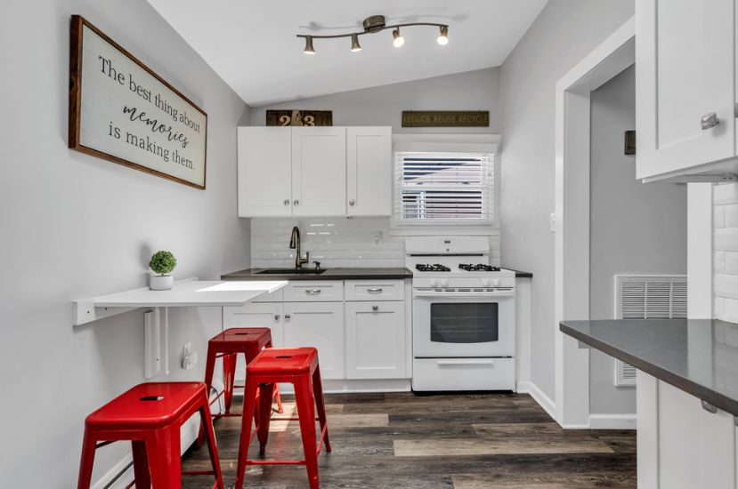 Updated cottage across from the beach & boardwalk Has parking photo 6