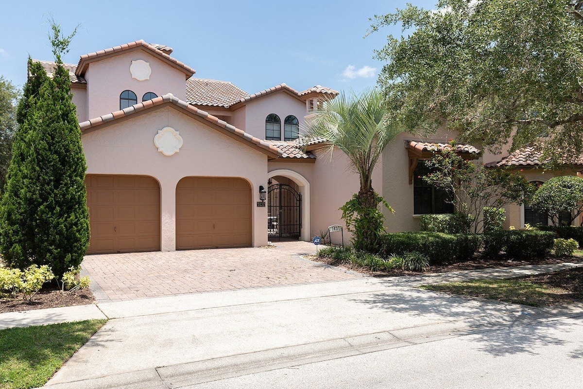 5BR Villa with Annex & Private Pool at Reunion