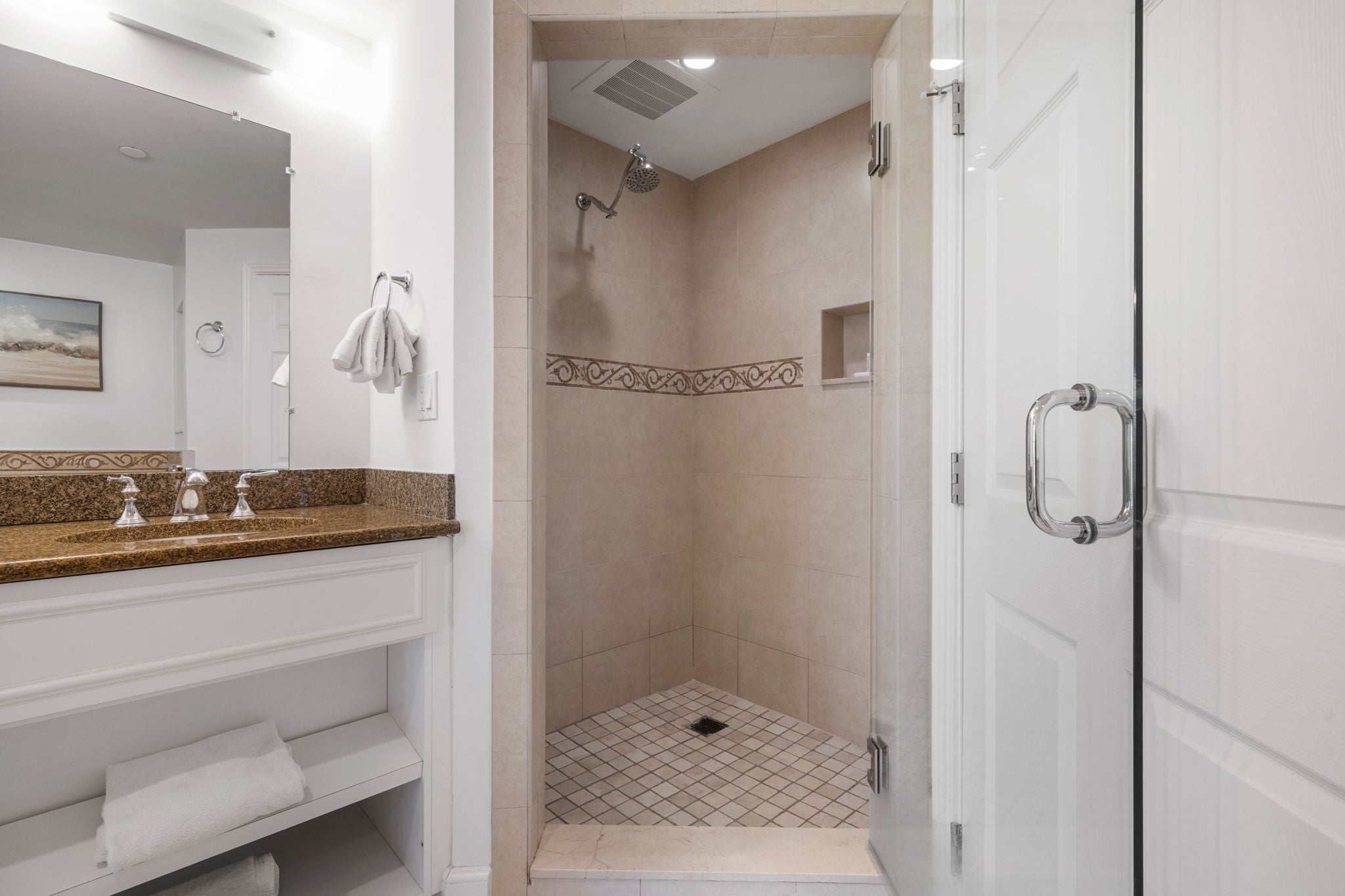 Grande Pearl (Condo) photo 3