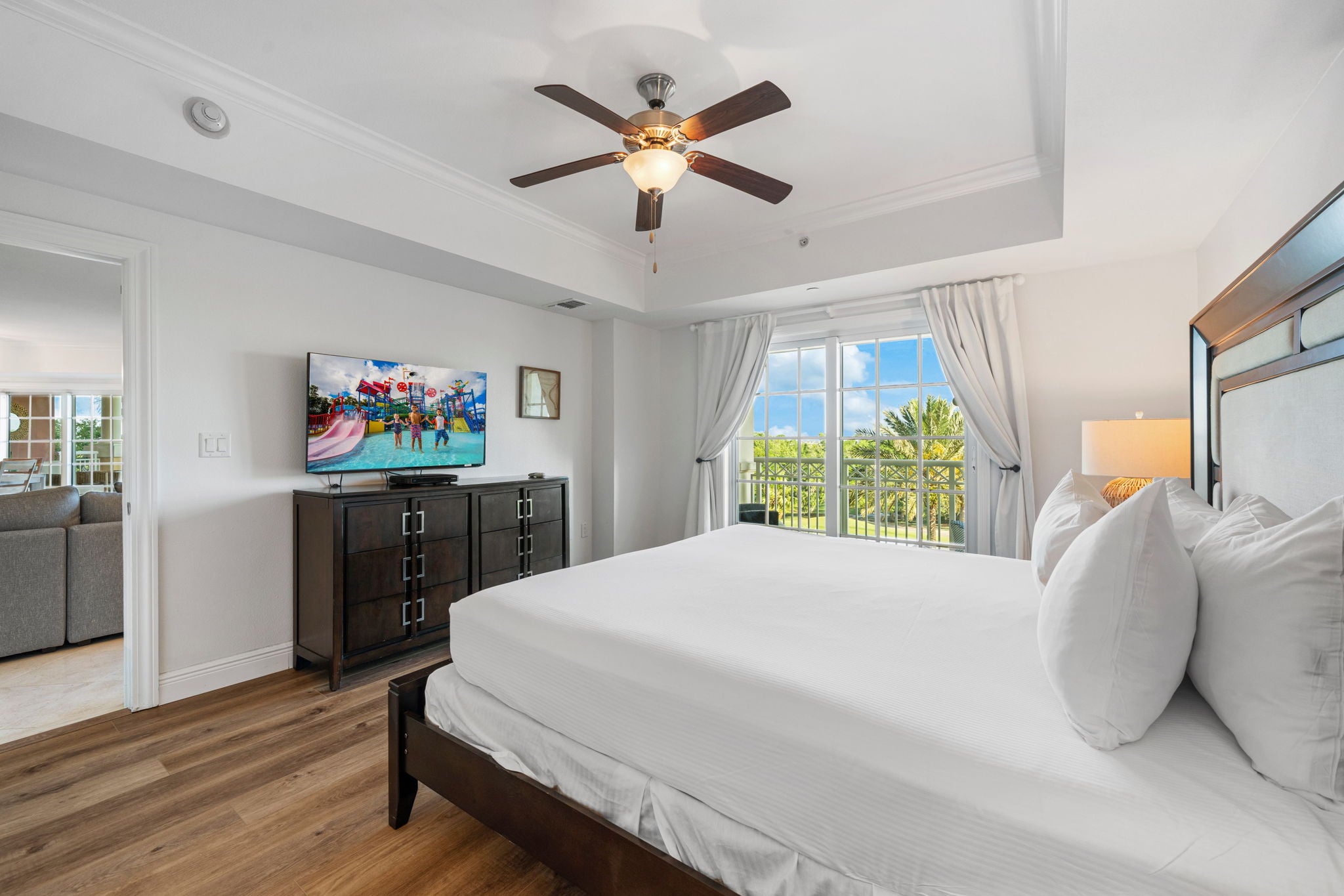 Grande Pearl (Condo) photo 8